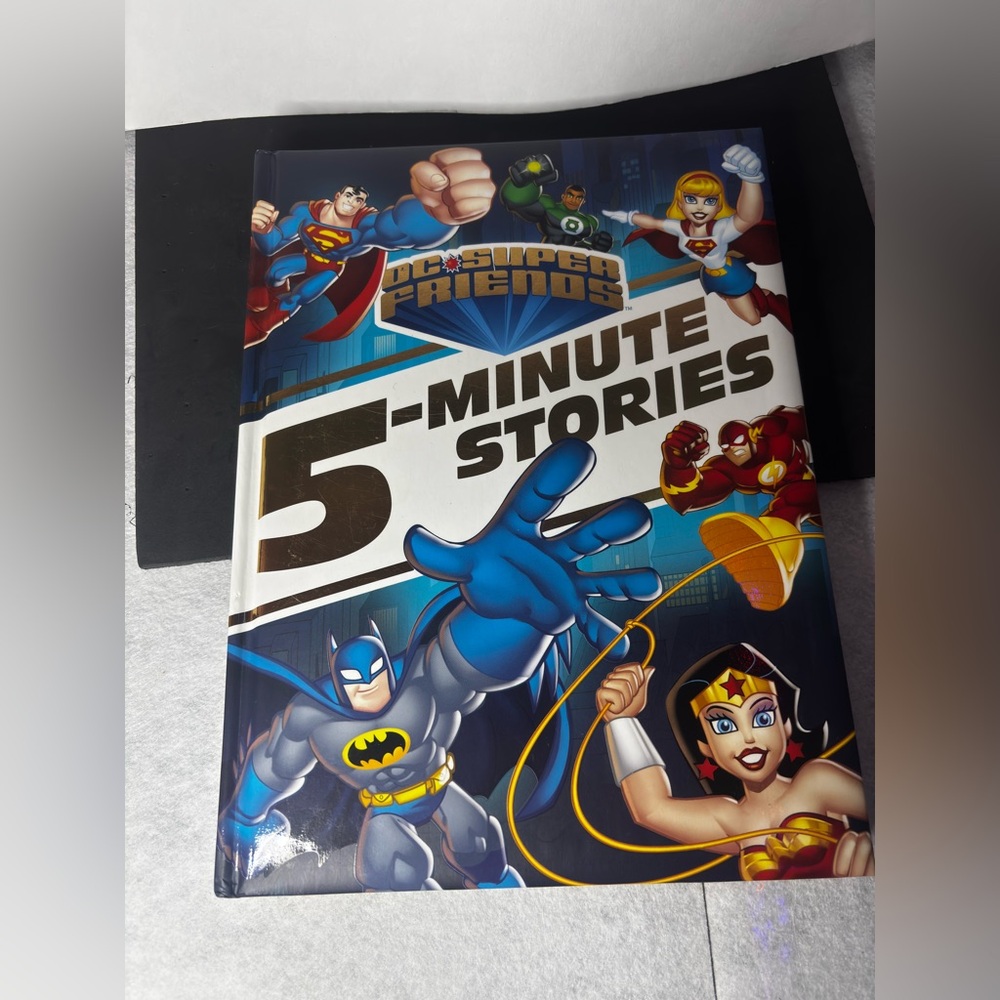 DC SUPER FRIENDS BOOK